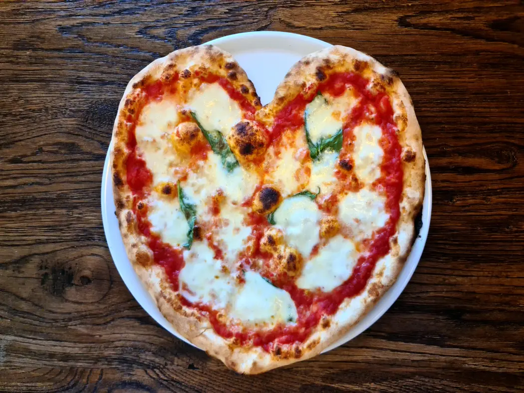Włoska pizza – smak, w którym się zakochasz!
