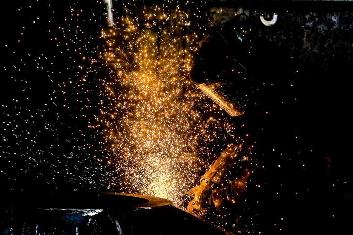 Obraz do artykułu: Co jest lepsze - śrutowanie czy piaskowanie?