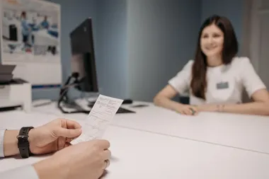 Dlaczego lekarz nie wystawia e-recepty automatycznie? Odpowiedzialność i obowiązki wynikające z przepisów
