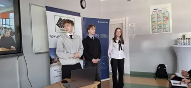 Obraz do artykułu: Uczniowie pomagają ósmoklasistom wybrać szkołę i odnaleźć się w rekrutacji