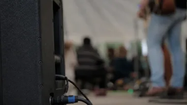 Wlot na spot pod namiotem. Zagra Mattheo da Funk