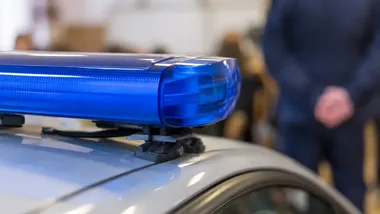 Jedno kliknięcie, długie konsekwencje. Policjant ostrzega uczniów w Bielsku-Białej