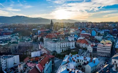 Tropem Wilczym w Bielsku‑Białej – bieg pamięci na 1963 metry