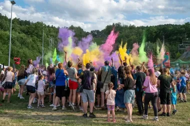 Dębowiec znów zamienia się w rodzinny plac zabaw pod gołym niebem