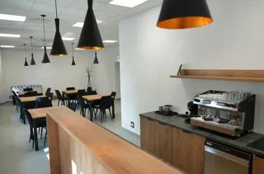 Grafika promocyjna wydarzenia Warsztat stacjonarny „ABC kawy” w Cafe Przystanek