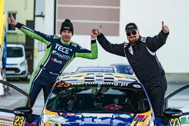 Łukasz Kaplita jedzie po debiut w mistrzostwach. W tle biznesowa strefa