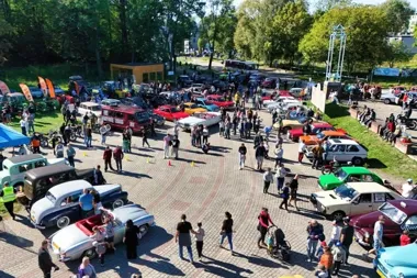 Chevrolet z 1934 roku zdobył Puchar Burmistrza. Zlot przyciągnął tłumy