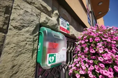 Nowe AED w Czechowicach-Dziedzicach. Są już w urzędach, szkołach i remizach