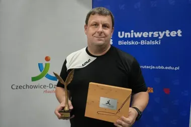 Bralczyk dyktował. W bibliotece rozstrzygnęła się walka o pióro burmistrza