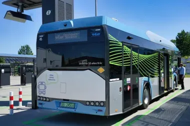 Właściciele aut pojadą autobusami za darmo. Wystarczy dowód