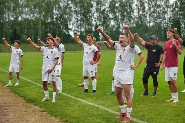 Beniaminek nie pękł na starcie. MRKS wygrał pierwszy mecz w IV lidze