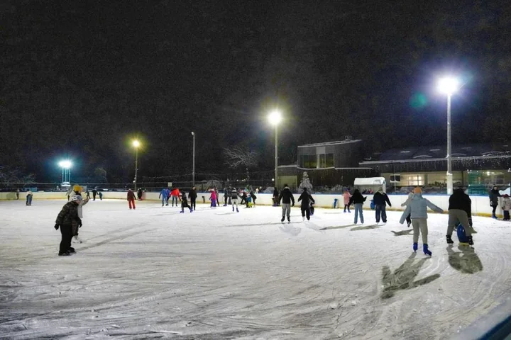Rekordowy sezon na lodowisku MOSiR – prawie 26 tysięcy odwiedzin i nowe udogodnienia