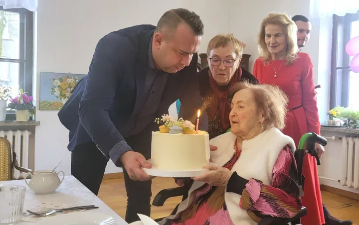 Sto lat Ireny De Maria w Ewangelickim Domu Opieki SOAR – poezja, dziecięce zwoje i życzenia Rady Miejskiej