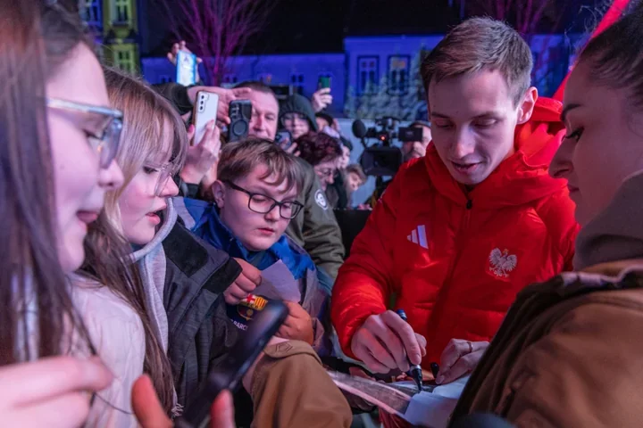 Tłumy na placu dziękowały Kacprowi Tomasiakowi za trzy olimpijskie medale