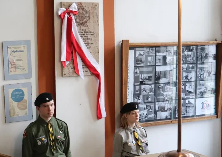 Tablica przypomniała początki harcerstwa – Przemysłówka znów w centrum pamięci
