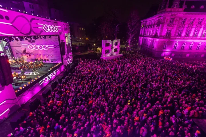 Skrót koncertu Evviva l’arte wraca na ekran - wspomnienie wieczoru z Placu Ratuszowego