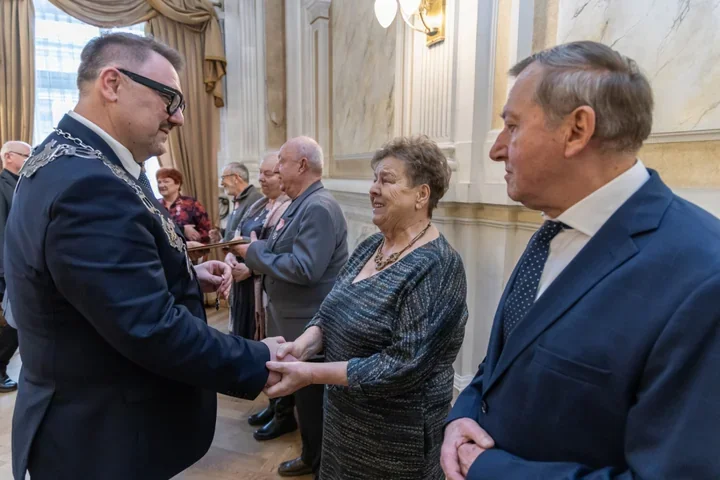 Ratusz pełen wspomnień - małżeńskie jubileusze od 50 do 70 lat