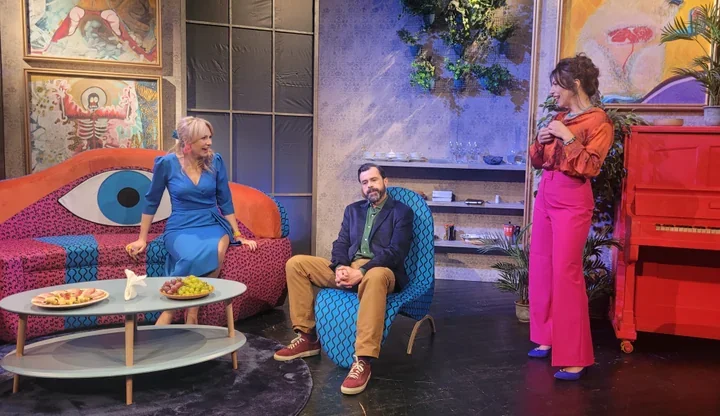 Mała Scena Teatru Polskiego ożywa – Sąsiedzi z góry przyciągają komplet widzów