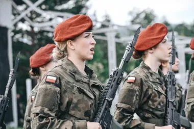 W koszarach padły mocne słowa. Przysięga żołnierzy i kadetów w Bielsku-Białej
