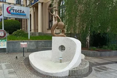 Syrenka przy 3 Maja odzyskała blask. Fontanna wygląda jak nowa