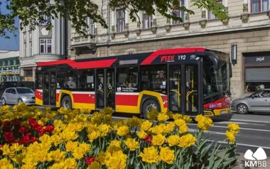 Płatek śniegu przy drzwiach zdradza, czy autobus ma klimatyzację