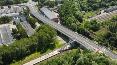 Książnica i nowy most walczą o tytuł Modernizacji Roku