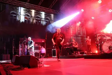 Tysiące osób pod Ratuszem. Kazik i KULT połączyli kilka pokoleń