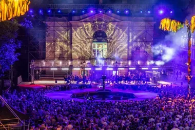 Ulica Zamkowa zamieniła się w scenę. Przed nami kolejne weekendy kultury