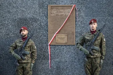 Strajk objął 55 zakładów. W centrum odsłonięto tablicę pamięci