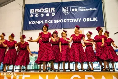 Tańce, kapelusz i puchar przechodni. Seniorzy spotkali się w Bielsku-Białej