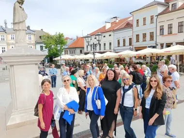 Sześć szkoleń i sztuczna inteligencja. MCIT rozwija cyfrowe kompetencje