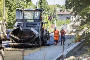 Piastowska zmienia się od podziemia po ronda. Prace idą zgodnie z planem
