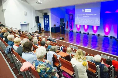 31. rok Uniwersytetu Trzeciego Wieku rozpoczęty. Był wykład o pamięci i tańcu