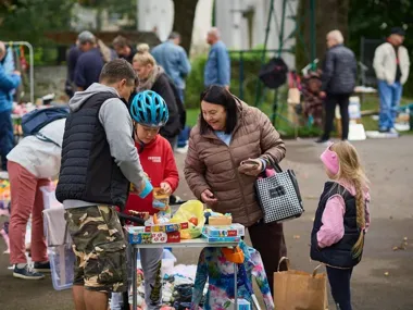 Garażowe wyprzedaże wracają w sobotę. Dwa osiedla wystawią rzeczy na sprzedaż