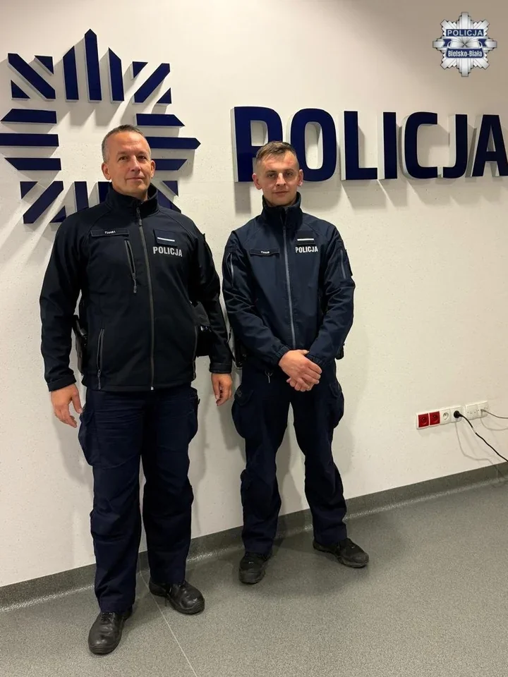 Policjanci weszli do płonącego garażu. W środku znaleźli mężczyznę
