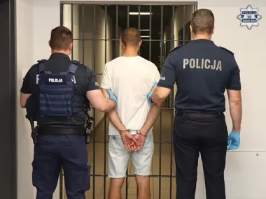 Kradzież za 1400 zł w Jaworzu. Jeden z mężczyzn wrócił z alkoholem za kierownicą