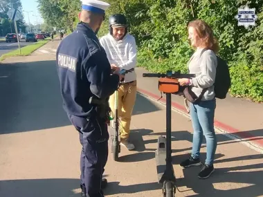Młodzi na hulajnogach pod lupą policji. Sprawdzali także kaski
