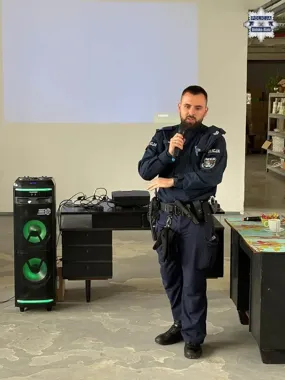 Policjant z Bielska-Białej przypominał, jak chronić się w sieci