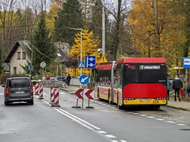 Darmowe autobusy i zmiany ruchu przy cmentarzach w Bielsku-Białej