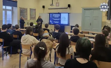 Dzielnicowe z Komisariatu III - rozmawiały z licealistami o odpowiedzialności i zagrożeniach