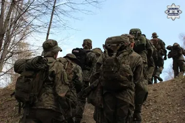 Wapienica zobaczy umundurowane grupy z replikami broni przy ul. Tartacznej