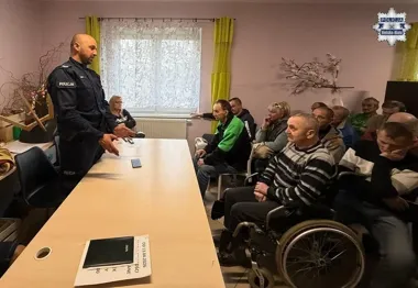 Policjant z Bielska-Białej wszedł do domu dla bezdomnych i ostrzegł przed pułapką rat