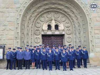 W Bielsku-Białej policjanci odebrali awanse, potem wyszli do rodzin na piknik