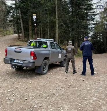 Las pod Szczyrkiem po fali quadów - policja i Straż Leśna w terenie