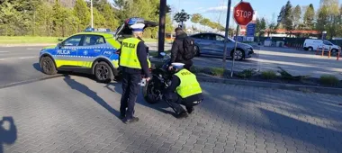 W Szczyrku drogówka zatrzymała motocyklistów - jeden jechał na kole