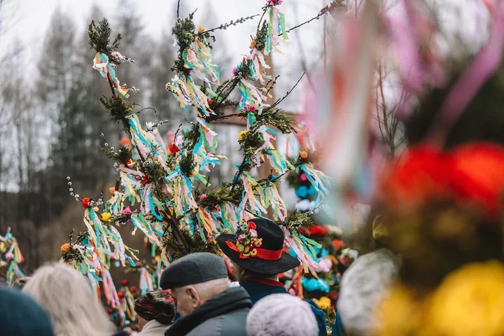 Palmy, które przyciągnęły tłum - Gilowice znów żyją wielkanocną tradycją