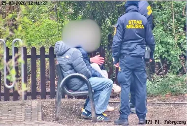 Monitoring wypatrzył pakunki pod ubraniem - trzech nieletnich zatrzymanych w centrum